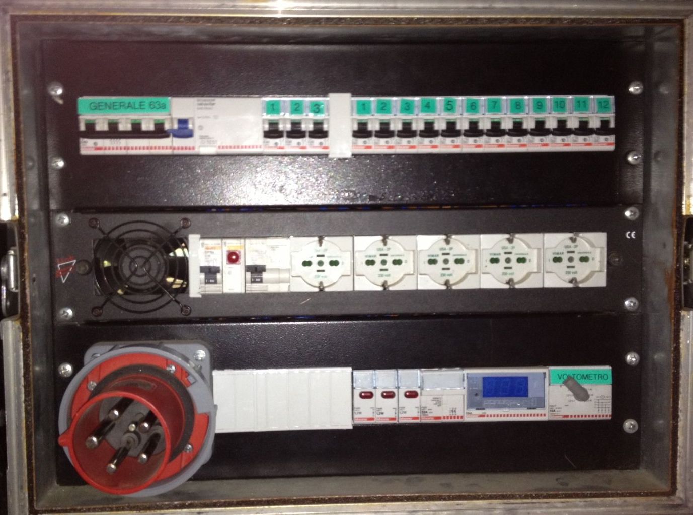 QBT14 POWERBOX 63a 12x16a 220v 3x32a 220v FRONT